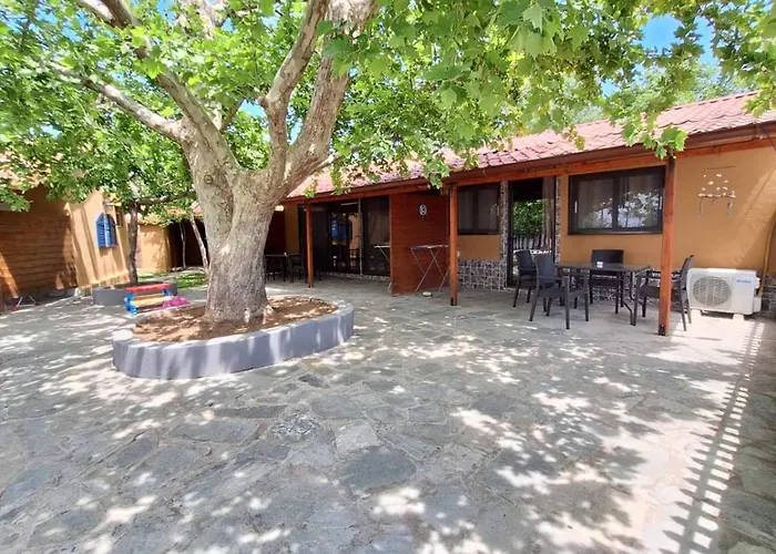 Platanes Apartment Skala Marion