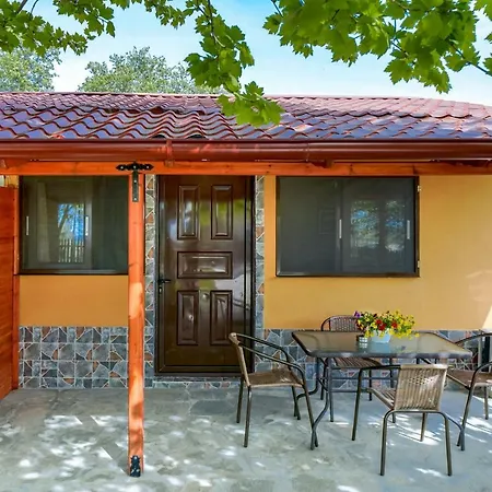 Apartment Platanes Skala Marion