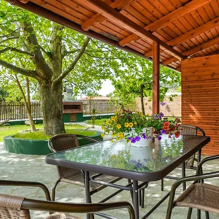 Platanes Apartment